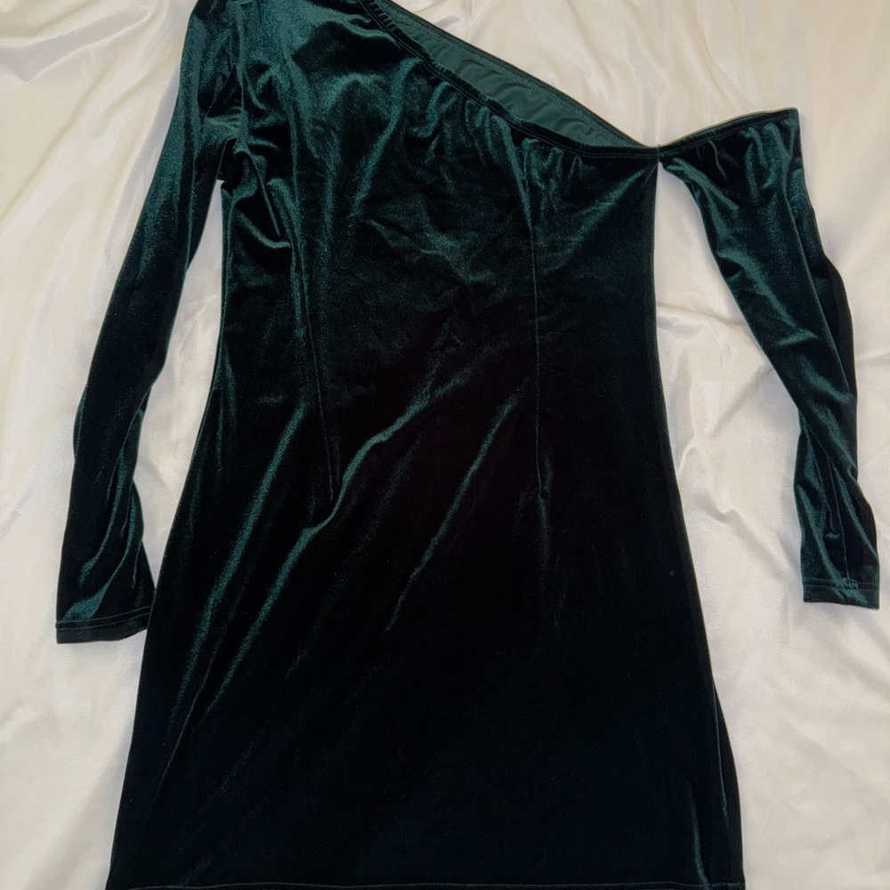 SHEIN Green Velvet One-Shoulder Dress